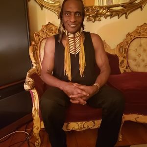 Meet your Posher, Dennis